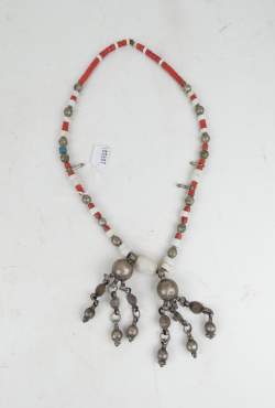 Africain : Collier de perles et métal argenté Ethiopie/ Yemen