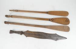 Africain : 3 spatules sculptées Luena Congo + 1 arme Salampasu