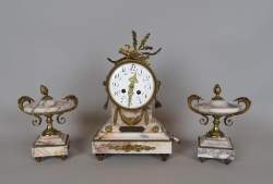 Horlogerie: Garniture de cheminée en marbre et bronze doré Horloge mvt de Paris