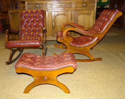 Meuble : (3) Paire de fauteuils à bascule / rocking chair en acajou et simili - cuir style Chesterfield (usure) 20eS