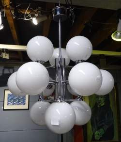 Luminaire : lustre vintage globes boules en chrome 12 lumières dans le style Spoutnik