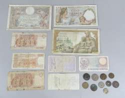 Collection de billets et pièces de monnaie dont 1 fausse dont France : KM 102 , 94 et 86