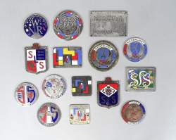 Objet : 15 badges ou médailles de course ou plaques de rallye automobile 20eS