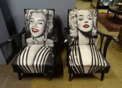 Meuble / tableau : paire de fauteuils peints - Marilyn Monroe - signé LUST Céline