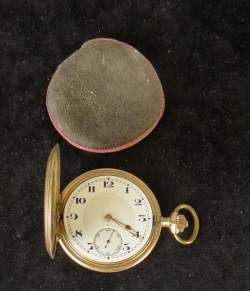 Bijou: Montre chronomètre de gousset YUNGHANS en métal doré remontoir dans houss