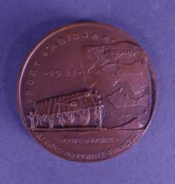 Collection: sculpture: Médaille en bronze -Jeune Fille Senoufo Port d'Abidjan 19